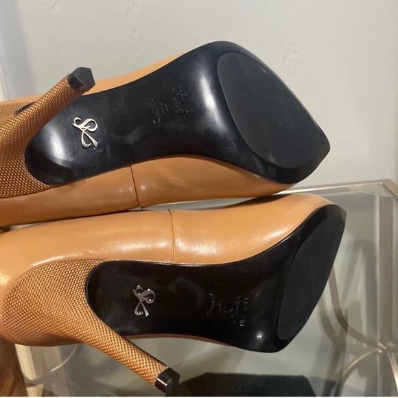 Classic Nude Leather Heels, size 10B NWOT. - Picture 6 of 14